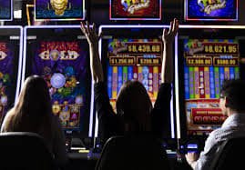 Three Card Poker hand rankings displayed on kaskustoto login live-dealer table